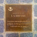 Plaque commémorative du dernier méandre de la Bièvre, non loin du débouché de la rue Nicolas Houël sur le Boulevard de l'Hôpital.