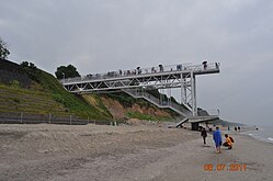 Strandbrücke mit Aussichtsplattform