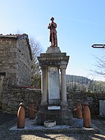 Poilu au repos (monument aux morts)