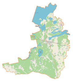 Mapa konturowa gminy Pisz, po prawej znajduje się punkt z opisem „Parafia Najświętszego Serca Pana Jezusa”