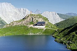 Die Wolayerseehütte in den Karnischen Alpen