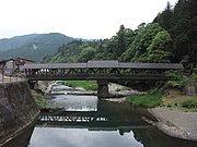 梼原町の梼原川に架かる神幸橋（三嶋神社へわたる屋根付き木橋）