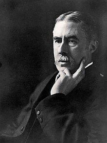 Housman in 1910