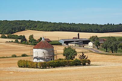 …le hameau du Chaast et le colombier