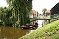 Oude Streek: oudste straatje van Kolhorn met de Schoolbrug.