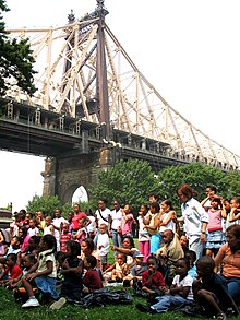 CPKidsQueensbridge7 27 07background3.JPG