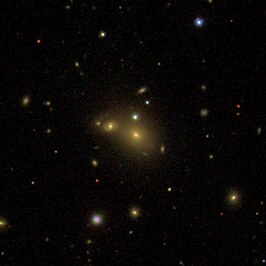 NGC 4199-1 (midden, rechts)