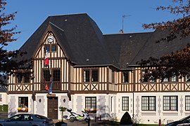 The town hall in Saint-Arnoult