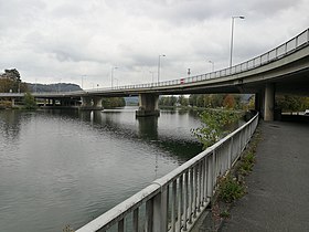 Photo prise à partir de la rive gauche (Anhée)