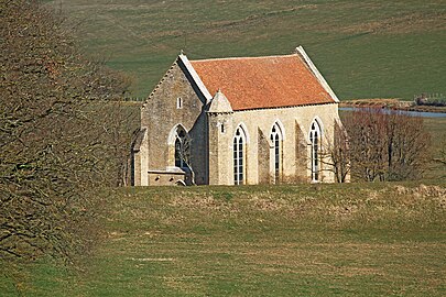 Chapelle templière du Saulce derrière la "chaussée" (ancienne digue).