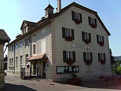 La mairie-école.