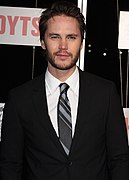 Taylor Kitsch interprète Paul Woodrugh.