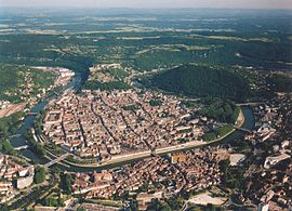 The old city of Besançon and the meander of the Doubs River.