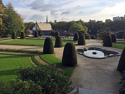 Vue actuelle des jardins étagés et de l'église