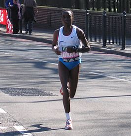 Margaret Okayo in Londen in 2005