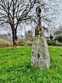 Le menhir christianisé de Kernalec.