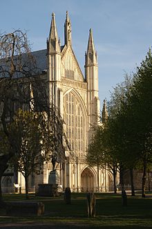 Photo. Façade d'édifice religieux, gothique anglais