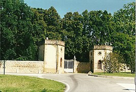 Portail d'entrée du Château de Terrebasse