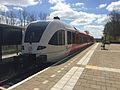 Rode Arriva GTW naar Groningen op station Baflo