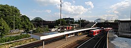 S-Bahnstation Berliner Tor aan de lijn naar Lübeck; onder de perronrand zijn de knipperlichten zichtbaar. Op de achtergrond is nog net het deel van het station te zien aan de lijn naar Berlijn.(2008)