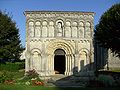 La façade de l'église romane