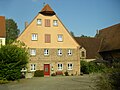 Bauernhaus mit Nebengebäude