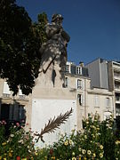 Statue en hommage au 132e Place Léon-Bourgeois à Reims