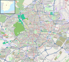 Mapa konturowa miasta Madrytu, w centrum znajduje się punkt z opisem „Estación de Atocha”