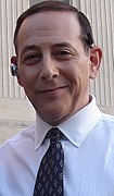 Paul Reubens incarne Mr. Vargas.