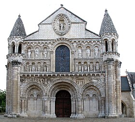 Façade occidentale de la collégiale Notre-Dame-la-Grande située à Poitiers.