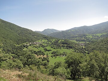 Agert (à gauche) et Alas (à droite) vue depuis la tour Sainte-Catherine.