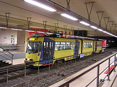 Tram in het premetrostation.