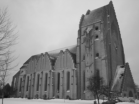 Grundtvigskirken i landsbykirkestil