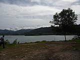 Pemandangan Banjaran Titiwangsa dari Empangan Sungai Selangor di Kuala Kubu Bharu, Selangor