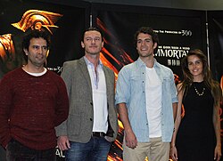 Balról jobbra: a rendező Tarsem Singh és a főszereplők Luke Evans, Henry Cavill valamint Isabel Lucas a 2011-es WonderCon-on. IMDB 6,1/10 (122 845 szavazat)