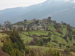 Vue du village de Bió dans la vallée.