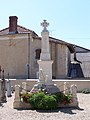 Le monument aux morts dans le cimetière près de l'église (sept. 2009).