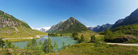 Skyttarpiggen mellan Austerdalen (höger) och Langedalen.