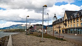 De hoofdstraat Ave. Pedro Montt in Puerto Natales