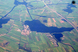 Langweer en de Langweerderwielen vanuit de lucht