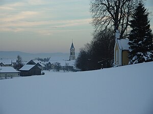 Weiding im Winter (2012), im Vordergrund die Setterlkapelle