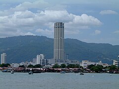 Bahagian luar Komtar dengan jeti klan di latar depan, 2003.