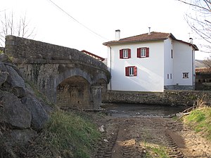 Ancien moulin sur la Bidouze à Arros (XVe – XVIe siècle).