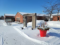 Arche d'accueil devant la mairie de Saint-Hilaire