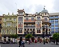 L'édifice "la Adriática" (1914-1922), œuvre de l'architecte José Espiau y Muñoz, au nord de l'avenue de la Constitution.