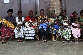 Mütter mit Kindern in einem Gesundheitszentrum in Bangui, Zentralafrikanische Republik