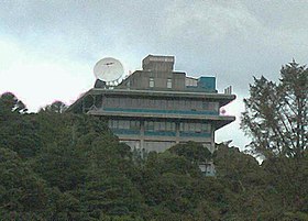 Quartier-général du MetService au Wellington Botanic Garden, vu depuis la colline Tinakori Hill.