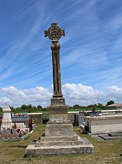 Croix monumentale du cimetière.