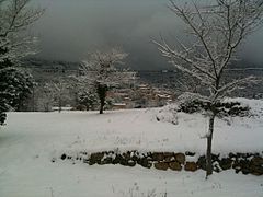 Village de Seillans vue du champ Chaix l'hiver.