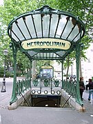 Entrada a la estación de metro Abbesses en París (1900-1913), de Hector Guimard